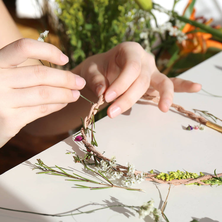 Huckleberry Make Your Own Fresh Flower Necklace