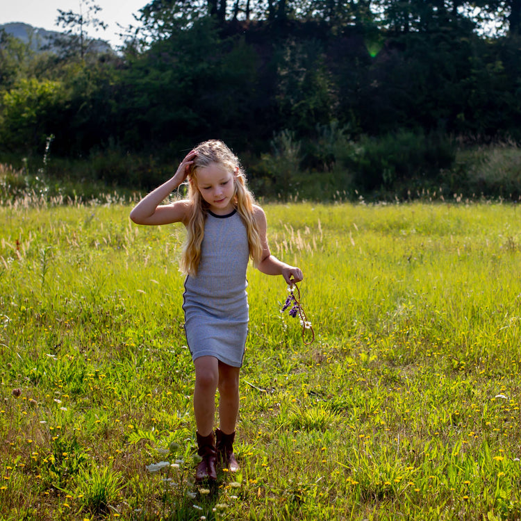 Huckleberry Make Your Own Fresh Flower Necklace